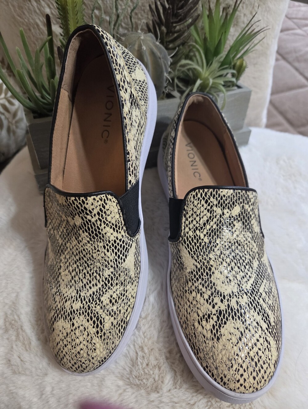 Vionic Demetra Leather Cream and Black Snake-Print Slip-On Sneakers. Sz 8